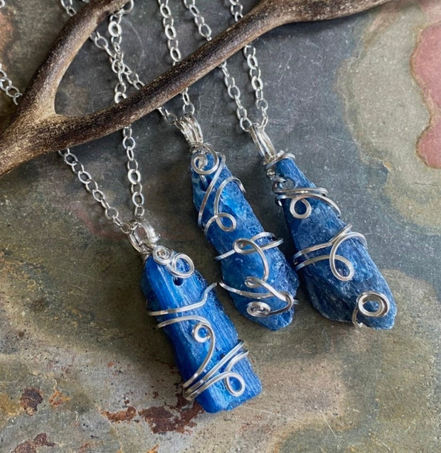 Handmade Wire Wrapped kyanite Necklace, Healing Blue Kyanite Necklace, Kyanite Jewelry, Raw kyanite Pendant Necklace in Sterling Silver