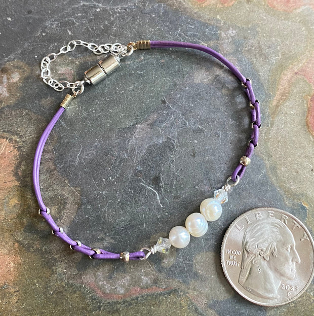 Leather Bracelet, Magnetic Clasp Leather Bracelet, Pearl Bracelet, Pearl Leather bracelet, Leather Jewelry, Bracelet for Mom and Granma,
