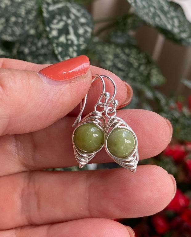 Peridot Earrings in Silver, Weaved Peridot Dangle Earrings, August Birthstone Earrings, Green Peridot Earrings in Herringbone Style
