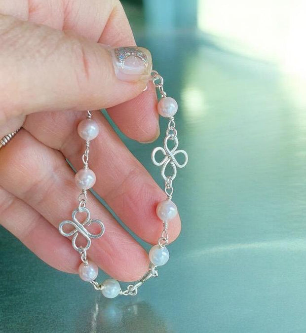 Clover Bracelet in Sterling Silver, St Patrick's Bracelet, Wire Wrapped Celtic Clover Bracelet, Gifts for Her, Lucky Clover Bracelet